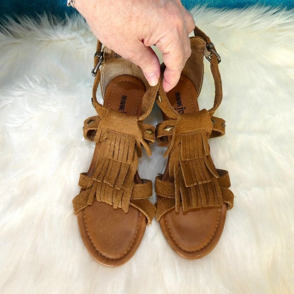 MinneTonka Melina Fringe Wedge Size 7 - Picture 8 of 15